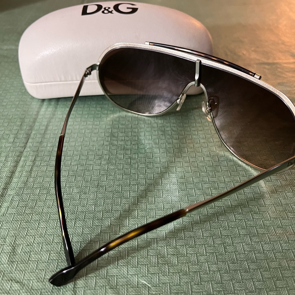 Beautiful Dolce & Gabbana Aviator Sunglasses with Case - Picture 3 of 7